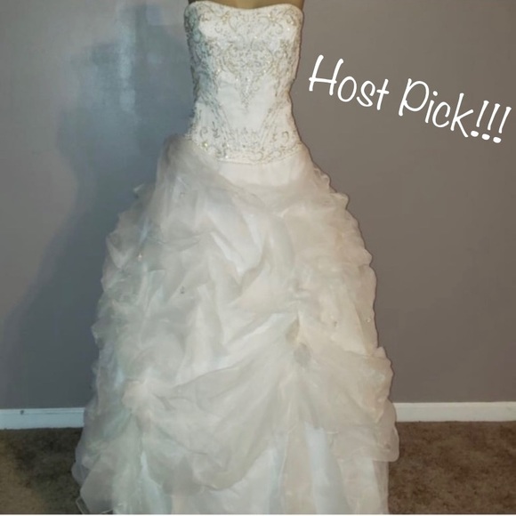 Dresses & Skirts - 🥳 Host Pick 🥳 Gorgeous NWOT wedding dress